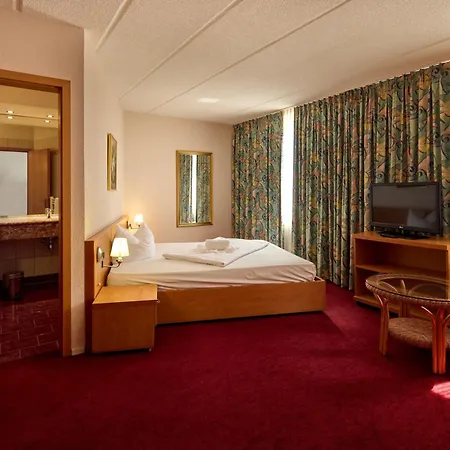 Trip Axxon 酒店 4*