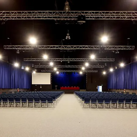 מלון Trip Axxon 4*