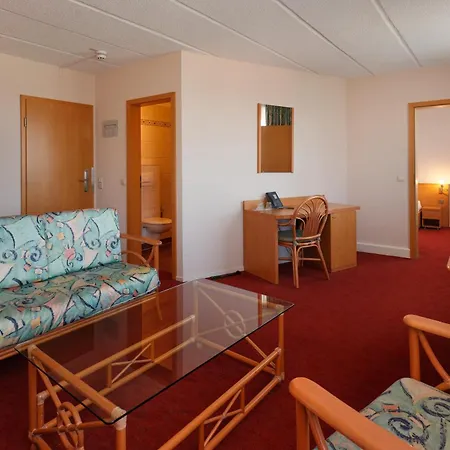 מלון Trip Axxon 4*