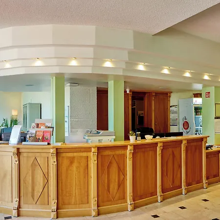 Trip Axxon מלון 4*